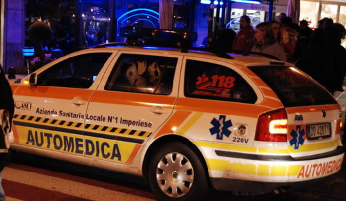 Camporosso: scontro auto-moto sull'Aurelia all'incrocio con via De Gasperi, centauro grave in ospedale