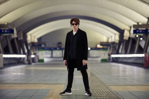 Angelo Duro in 'Ho tre belle notizie' al teatro Ariston di Sanremo