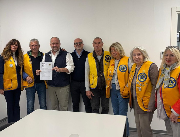 Sanremo, accordo tra Amaie Energia e Lions Club Matutia per il riciclo dei cellulari rotti e la piantumazione di nuovi alberi Sanremo, accordo tra Amaie Energia e Lions Club Matutia per il riciclo dei cellulari rotti e la piantumazione di nuovi alberi