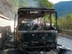 Autobus in fiamme sulla Statale 28, semaforo e senso unico mandano il traffico in tilt Autobus in fiamme sulla Statale 28, semaforo e senso unico mandano il traffico in tilt
