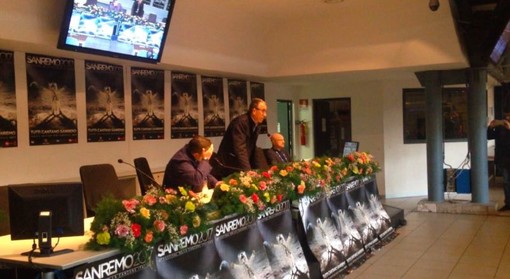 #Sanremo2017: le scuse del Sindaco Alberto Biancheri alla Sala Stampa Lucio Dalla per l'evacuazione del Palafiori avvenuta ieri sera. “Non ve ne era motivo, c'è un'indagine in corso”