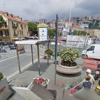 Imperia: sparite panchine a Borgo Marina, un lettore ne chiede il ripristino