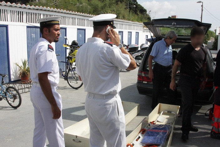 Sanremo: 80enne annega al largo dello stabilimento 'La Bussola', sul posto 118 e Guardia Costiera Sanremo: 80enne annega al largo dello stabilimento 'La Bussola', sul posto 118 e Guardia Costiera
