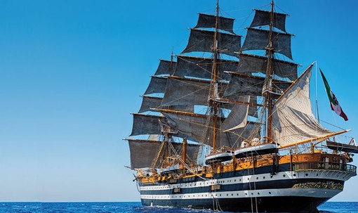 Imperia, l'Amerigo Vespucci saluta la città: appuntamento alle 16.30
