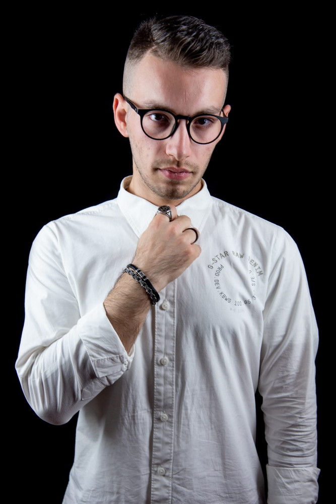 Il giovane Andrea Runcio, della scuderia di di Alex Penna, approda al concorso 'Area Sanremo' Il giovane Andrea Runcio, della scuderia di di Alex Penna, approda al concorso 'Area Sanremo'