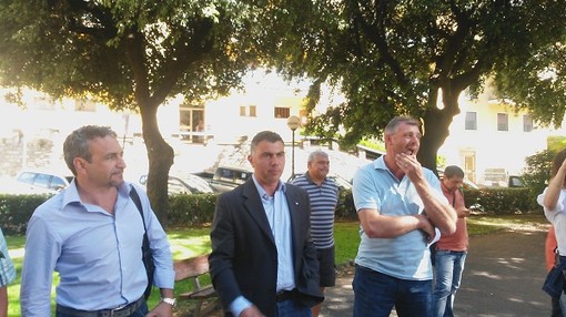 Imperia: stamane l'assemblea dei sindacati e lavoratori TraDeCo. Podestà: "Gli stipendi erano pronti. La ditta ha bloccato i bonifici all'ultimo momento" Imperia: stamane l'assemblea dei sindacati e lavoratori TraDeCo. Podestà: "Gli stipendi erano pronti. La ditta ha bloccato i bonifici all'ultimo momento"
