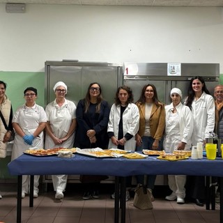 Bordighera, la mensa scolastica apre le porte alle famiglie: visita alle cucine della scuola De Amicis Bordighera, la mensa scolastica apre le porte alle famiglie: visita alle cucine della scuola De Amicis