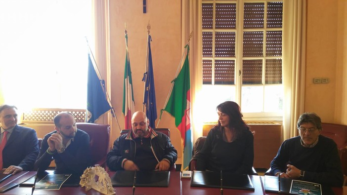 Imperia: tutto pronto per il raduno natalizio delle 500 d'epoca "Auguri 'Im' 500" Imperia: tutto pronto per il raduno natalizio delle 500 d'epoca "Auguri 'Im' 500"