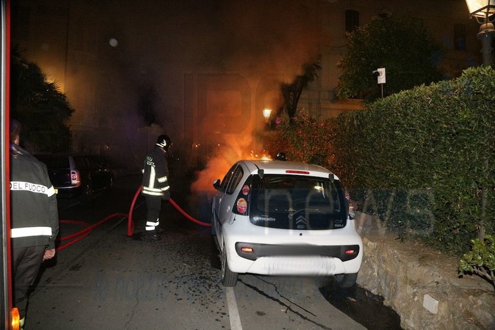 Sanremo: si stringe il cerchio attorno agli incendiari di corso Garibaldi, le telecamere svelano nuovi indizi