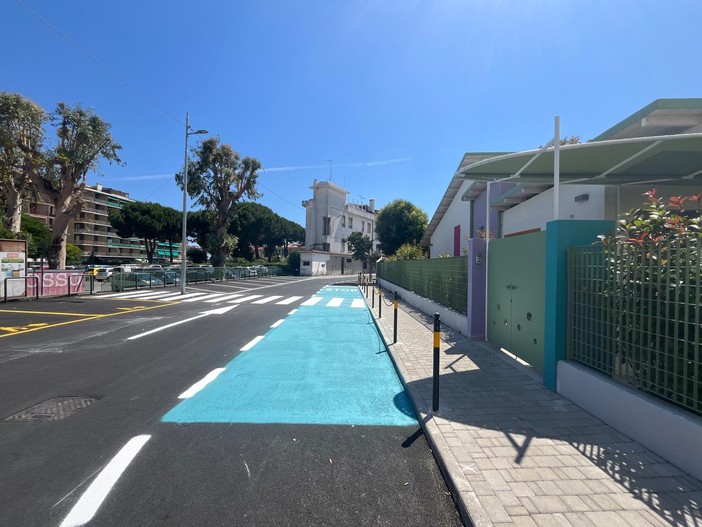 Nuova area “Kiss and ride” davanti al nido d’infanzia, cambia la viabilità a Camporosso Mare (Foto)