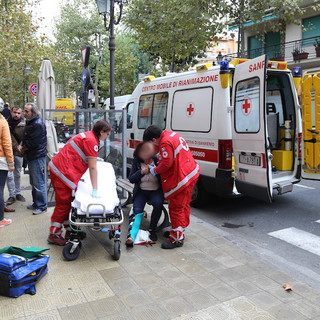 Sanremo: pedone investito da uno scooter in corso Garibaldi, donna viene portata in Ospedale Sanremo: pedone investito da uno scooter in corso Garibaldi, donna viene portata in Ospedale