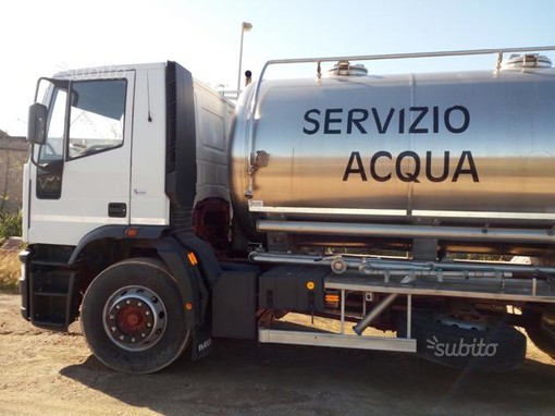 Ventimiglia: si rompe una tubazione nella zona del Borgo, tecnici dell’Aiga al lavoro da ieri per cercare la perdita, ancora disagi nel centro storico Ventimiglia: si rompe una tubazione nella zona del Borgo, tecnici dell’Aiga al lavoro da ieri per cercare la perdita, ancora disagi nel centro storico