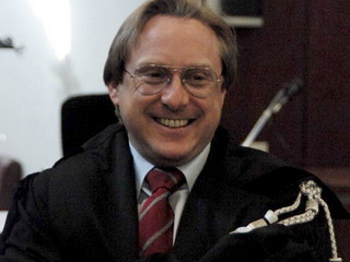 l'avvocato Andrea Artioli