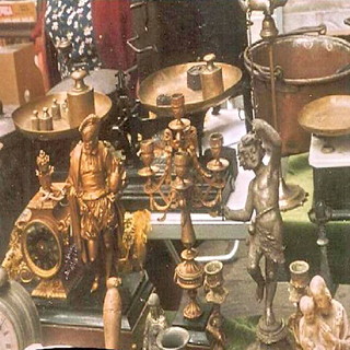 Ospedaletti: antichità e collezionismo, martedì 8 dicembre torna l'appuntamento con il mercatino di piccolo antiquariato