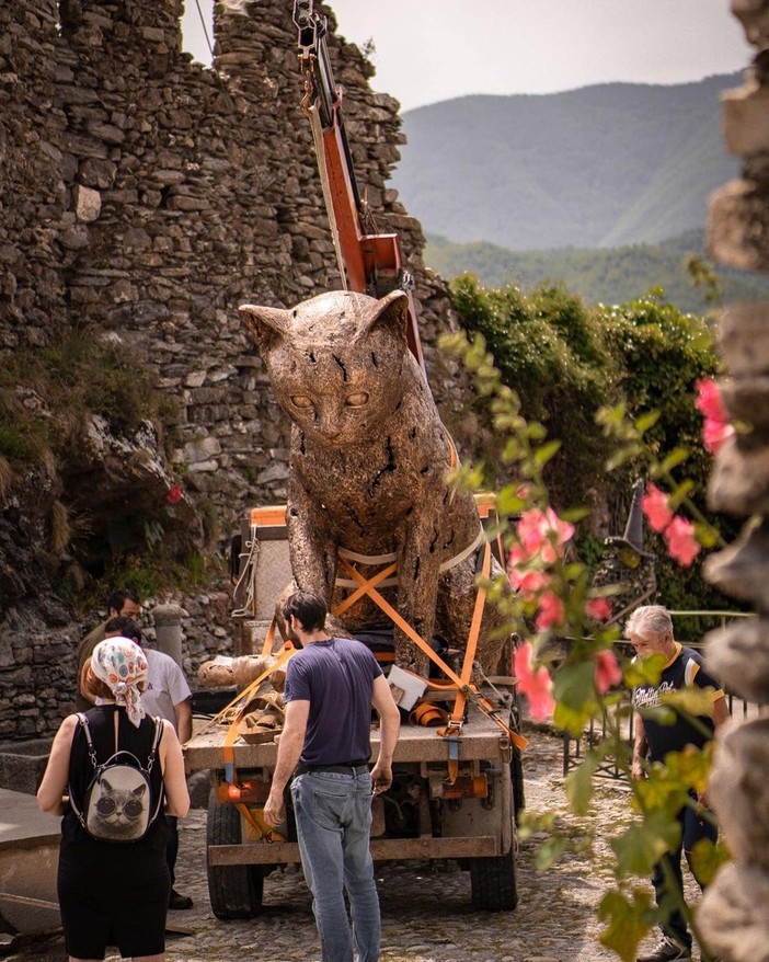 A Triora è arrivato il gatto gigante: il perdono per tutti i felini perseguitati dalla caccia alle streghe A Triora è arrivato il gatto gigante: il perdono per tutti i felini perseguitati dalla caccia alle streghe