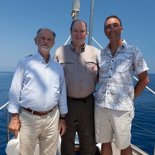 Progetto Pelagos: il Principe Alberto di Monaco a bordo della barca del Cetacean Sanctuary Research (CSR) Progetto Pelagos: il Principe Alberto di Monaco a bordo della barca del Cetacean Sanctuary Research (CSR)