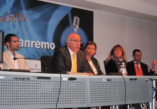 Iniziate le lezioni di Area Sanremo, il saluto agli studenti. Marco Sarlo: "E' un concorso serio e trasparente" Iniziate le lezioni di Area Sanremo, il saluto agli studenti. Marco Sarlo: "E' un concorso serio e trasparente"