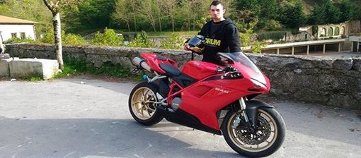 Ventimiglia: domani pomeriggio a Latte i funerali di Andrea Notari, il giovane che ha perso la vita a bordo della sua moto nella galleria di corso Francia