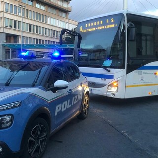 Aggressione su un autobus a Imperia: feriti tre controllori e un vigilante Aggressione su un autobus a Imperia: feriti tre controllori e un vigilante