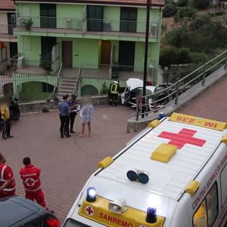 Sanremo: auto si ribalta in via Duca degli Abruzzi, mobilitazione di soccorsi e 27enne lievemente ferita Sanremo: auto si ribalta in via Duca degli Abruzzi, mobilitazione di soccorsi e 27enne lievemente ferita
