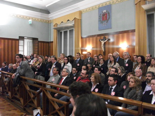 L'area del pubblico "invasa" dagli avvocati