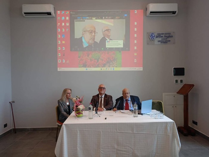 Sanremo, "E' in atto un colpo di stato strisciante in Israele?" al centro della conferenza con Raphael Luzon (Foto) Sanremo, "E' in atto un colpo di stato strisciante in Israele?" al centro della conferenza con Raphael Luzon (Foto)