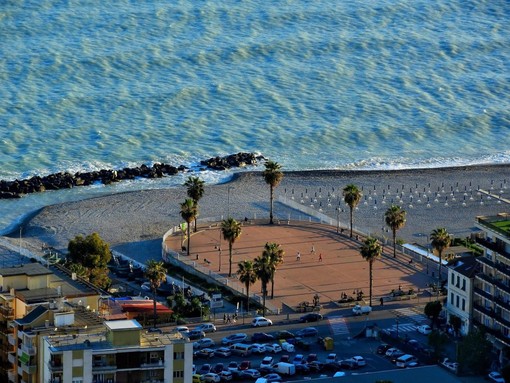 Ventimiglia, le aree demaniali passano al Comune. Di Muro: "Non possono più essere oggetto di concessioni onerose" Ventimiglia, le aree demaniali passano al Comune. Di Muro: "Non possono più essere oggetto di concessioni onerose"