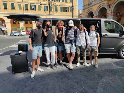 Arrivati in Italia gli otto ragazzi bloccati a Malta per la quarantena, un genitore: "Ci siamo sentiti trascurati dalle nostre istituzioni" Arrivati in Italia gli otto ragazzi bloccati a Malta per la quarantena, un genitore: "Ci siamo sentiti trascurati dalle nostre istituzioni"