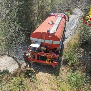 Emergenza idrica, Vigili del Fuoco impegnati in rifornimenti idrici a Borghetto d'Arroscia