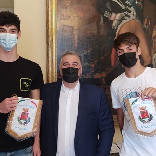 Sanremo: Massimiliano Matani e Alessio Filippi, campioni italiani under 19 di volley, ricevuti in Comune dall'assessore Faraldi Sanremo: Massimiliano Matani e Alessio Filippi, campioni italiani under 19 di volley, ricevuti in Comune dall'assessore Faraldi