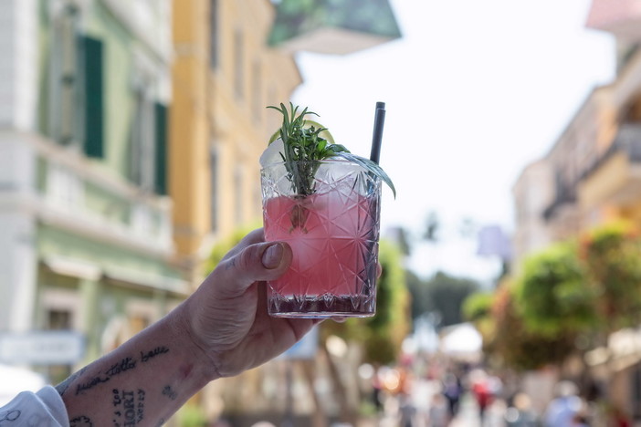 Ad Aromatica, Cocktail Competition Confcommercio al Bar Contigo, Concorso vetrine a Gift & Souvenirs Ad Aromatica, Cocktail Competition Confcommercio al Bar Contigo, Concorso vetrine a Gift & Souvenirs