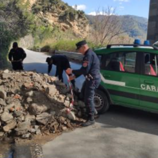 Ventimiglia: effettuano lavoro di regimentazione delle acque e scaricano scarti per strada, denunciate 5 persone Ventimiglia: effettuano lavoro di regimentazione delle acque e scaricano scarti per strada, denunciate 5 persone