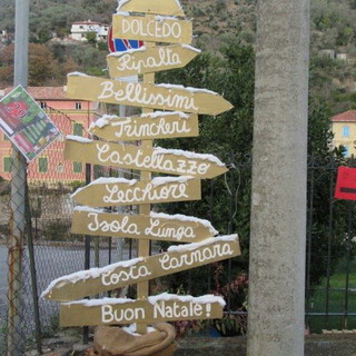 Dolcedo: 58 Alberi di Natale per le vie del Borgo con percorso opportunamente segnalato Dolcedo: 58 Alberi di Natale per le vie del Borgo con percorso opportunamente segnalato