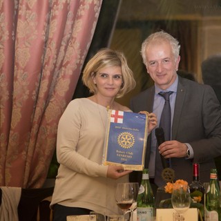 Sanremo: ospite al Rotary Club la giornalista RAI Alessandra De Stefano, direttamente dalla Milano-Sanremo Sanremo: ospite al Rotary Club la giornalista RAI Alessandra De Stefano, direttamente dalla Milano-Sanremo
