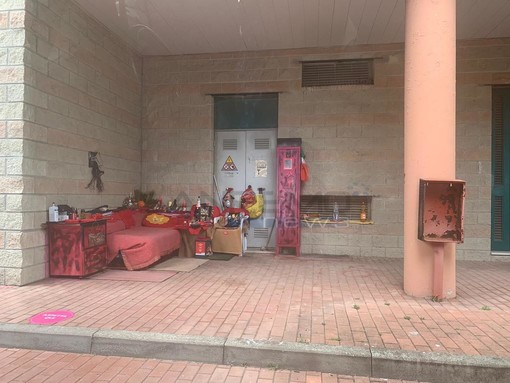 Taggia: camera da letto con vista parcheggio alla stazione ferroviaria (Foto) Taggia: camera da letto con vista parcheggio alla stazione ferroviaria (Foto)