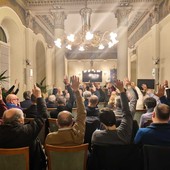 Provincia, Sì unanime dei sindaci al bilancio. Scajola bacchetta gli assenti Provincia, Sì unanime dei sindaci al bilancio. Scajola bacchetta gli assenti