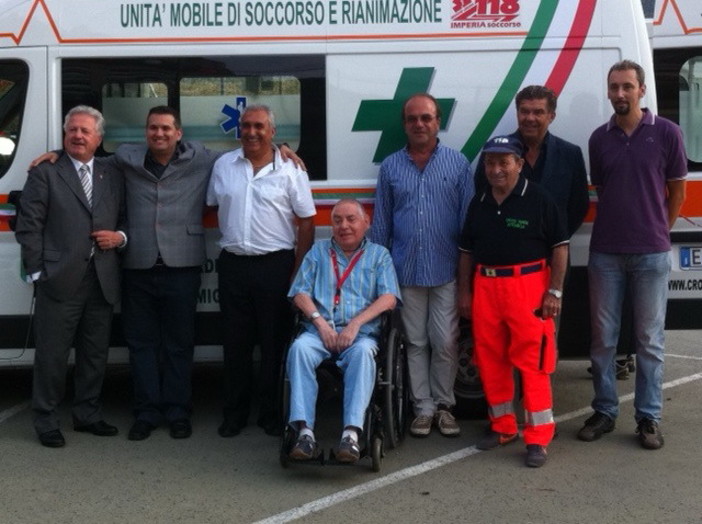 Ventimiglia: con l'auto contro il muro della galleria ai Balzi Rossi, 82enne portato in ospedale