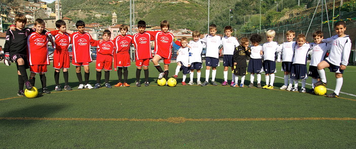 Calcio: iniziato il campionato pulcini dell'ASD Badalucco, il presidente "Ci aspettiamo grandi soddisfazioni" Calcio: iniziato il campionato pulcini dell'ASD Badalucco, il presidente "Ci aspettiamo grandi soddisfazioni"