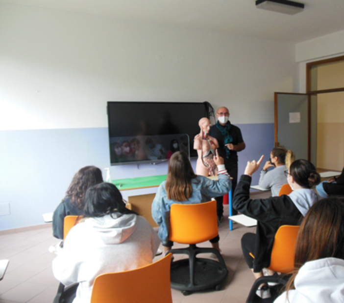 Servizi per la Sanità e l’Assistenza Sociale, studio e personalizzazione della didattica all’Istituto ‘Fermi Polo Montale’ di Ventimiglia Servizi per la Sanità e l’Assistenza Sociale, studio e personalizzazione della didattica all’Istituto ‘Fermi Polo Montale’ di Ventimiglia