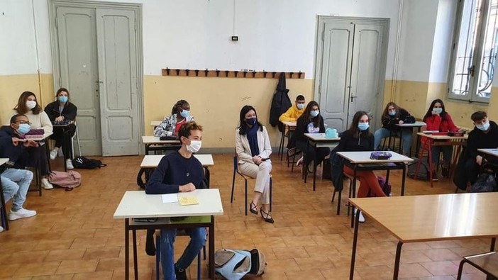 il ministro Azzolina in classe all'apertura dell'anno scolastico