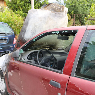 Vallecrosia: auto distrutta da un incendio in via Angeli Custodi, si indaga sulle cause del rogo