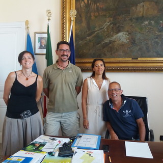 Gestione rifiuti a Bordighera: incontro di due ore tra Amministrazione, Polizia Locale e Docks. Giro di vite contro i furbetti