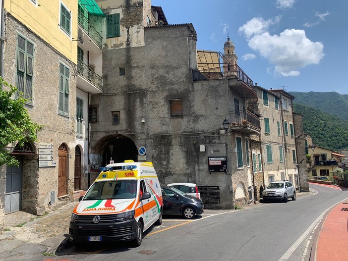 Montalto Ligure, 83enne accusa un malore in casa: tempestivi i soccorsi dell'ambulanza 'Proteus' (foto) Montalto Ligure, 83enne accusa un malore in casa: tempestivi i soccorsi dell'ambulanza 'Proteus' (foto)