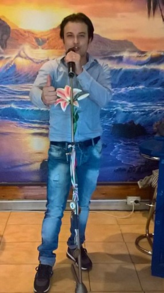 Dopo il grande successo di questa estate a grande richiesta, venerdì 14 dicembre, tornano al Bahamastar gli Erbagrama. Intanto, continuano le prove del Cantainverno... Dopo il grande successo di questa estate a grande richiesta, venerdì 14 dicembre, tornano al Bahamastar gli Erbagrama. Intanto, continuano le prove del Cantainverno...