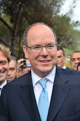 Bevera: consegnata al Principe Alberto II di Monaco la "Croce Commemorativa" per gli aiuti ricevuti dalla Croix Rouge