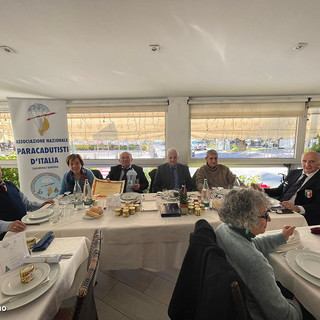 Sanremo: pranzo degli auguri di Natale dell'Associazione Nazionale paracadutisti d'Italia (foto e video)