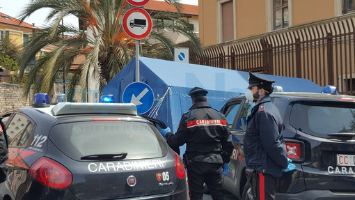 Un momento della conduzione in carcere degli imputati Un momento della conduzione in carcere degli imputati
