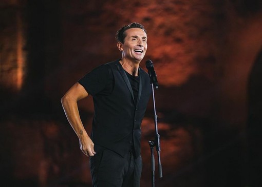 Angelo Pintus in 'Nabana' al teatro Ariston di Sanremo