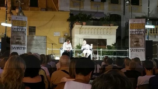 Sanremo: Andrea Scanzi grande protagonista dell'incontro di Caffè Venezuela in Piazza San Siro Sanremo: Andrea Scanzi grande protagonista dell'incontro di Caffè Venezuela in Piazza San Siro