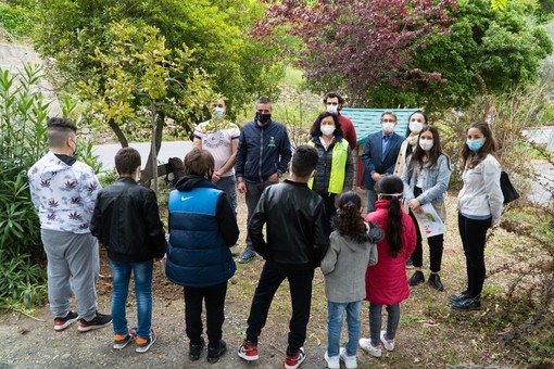 Continua con entusiasmo l’iniziativa 'green' del Lions Club Riva-Santo Stefano: piantati due alberi a Civezza e Pietrabruna (foto) Continua con entusiasmo l’iniziativa 'green' del Lions Club Riva-Santo Stefano: piantati due alberi a Civezza e Pietrabruna (foto)